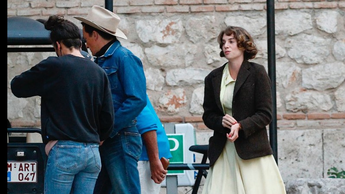 Asteroid city trailer showcases tom hanks scarlett johansson and the rest of the incredible all star cast