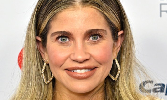 Danielle Fishel Reveals The ‘Boy Meets World’ Co-Star She Had a Crush ... Boy meets world cast discusses topangas personality change and danielle fishel reveals a key bts detail about the shift