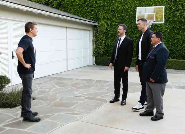 Matt damon and jimmy kimmel have a classic feud moment on the air red carpet