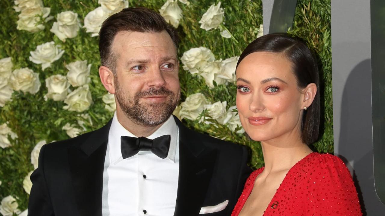 No big deal just olivia wilde and jason sudeikis hugging it out months after custody drama