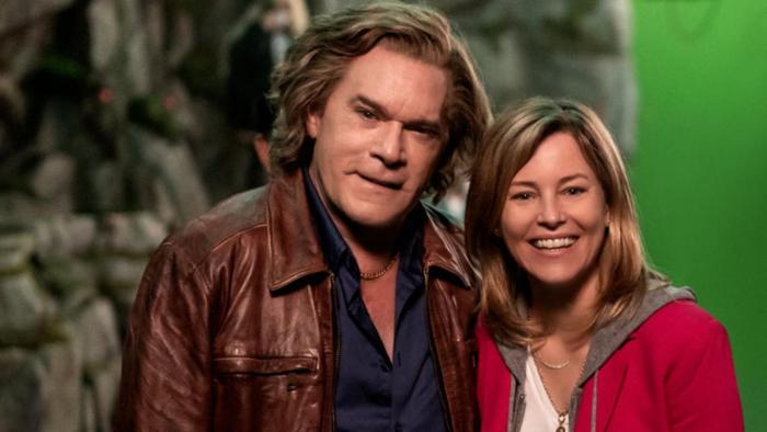 Elizabeth banks recalls being told women dont direct action and how ray liotta instead made her feel she could do anything
