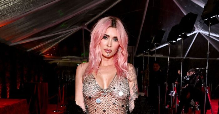 Megan fox drops post with cryptic caption and deletes all her mgk photos in the middle of the night fans think he was caught cheating