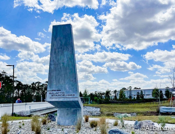 Disney world is having trouble filling its star wars themed hotel how theyre trying to generate interest