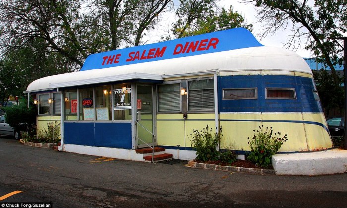 The menu why did the diners react the way they did heres what the director has said