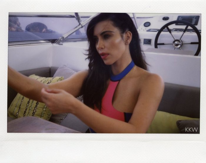 Kim kardashian just showed off her setup for how she takes candid photos with her siblings and its a lot