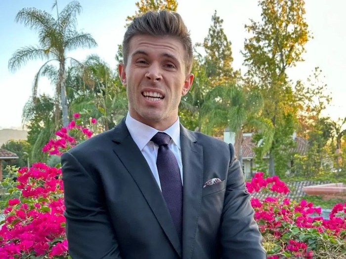 The bachelor spoilers what happens when a bachelor in paradise alum crashes zach shallcross group date