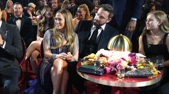 Insider defends ben affleck after miserable footage with jlo at grammys goes viral
