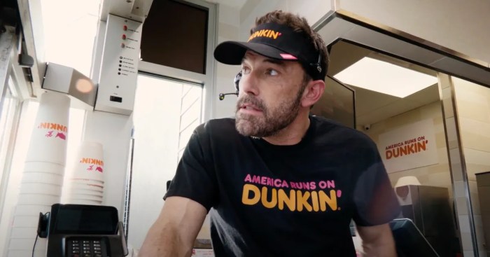 Jlo yelled at ben affleck in the dunkin donuts ad and twitter is having grammy flashbacks