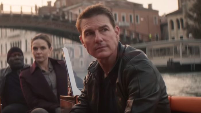 Movies head honcho remembers tom cruise hiding out in theaters to gauge audience reactions as she presented him with award