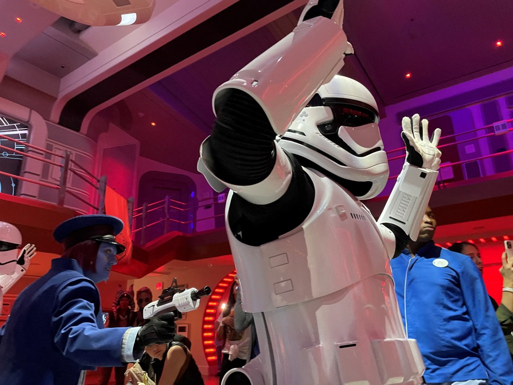 Disney world is having trouble filling its star wars themed hotel how theyre trying to generate interest