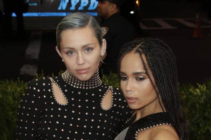 Zoe Kravitz attends gala with parents Lisa Bonet, Lenny Kravitz - UPI.com Zoe kravitz credits her famous parents lisa bonet and lenny kravitz for teaching her to beat her own drum in hollywood