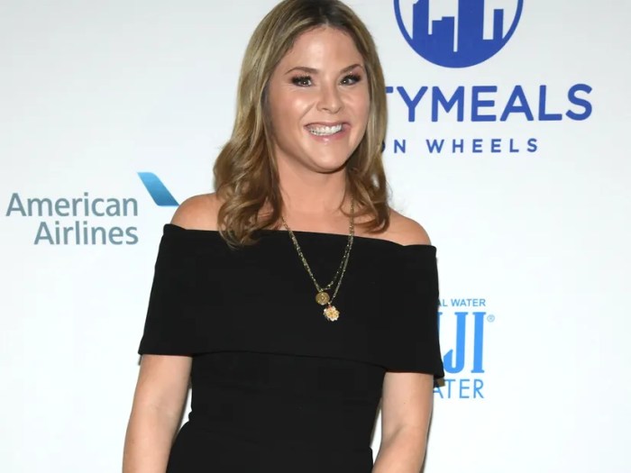 Hoda kotb forgot jenna bush hager opposes wearing underwear and then shared undies admission of her own