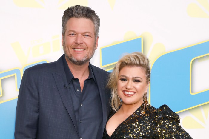 The voice how kelly clarkson helped an emotional blake shelton secure the perfect artist to complete his final team