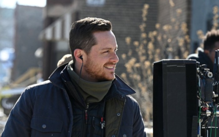 Jesse lee soffer returns to chicago pd set in fun bts photos and his former co stars are hyped