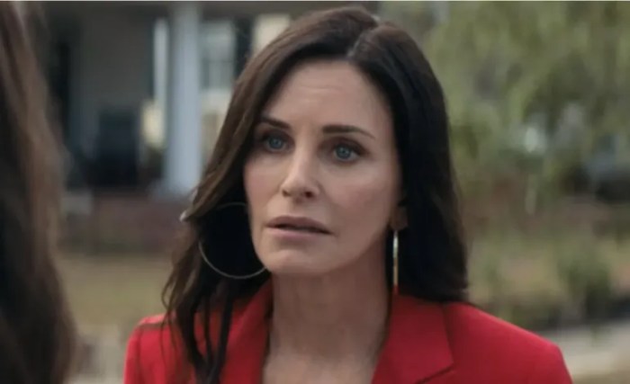 Courteney cox on filming scream vi without neve campbell and how working with ghostface was different this time around