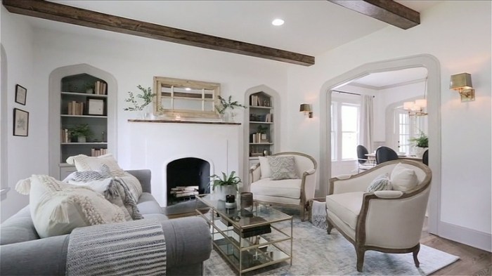 Joanna Gaines' Latest Fixer Upper House: The Castle 1/2 Joanna gaines just gave us an up close and personal look at the bathroom of their fixer upper castle and i am obsessed