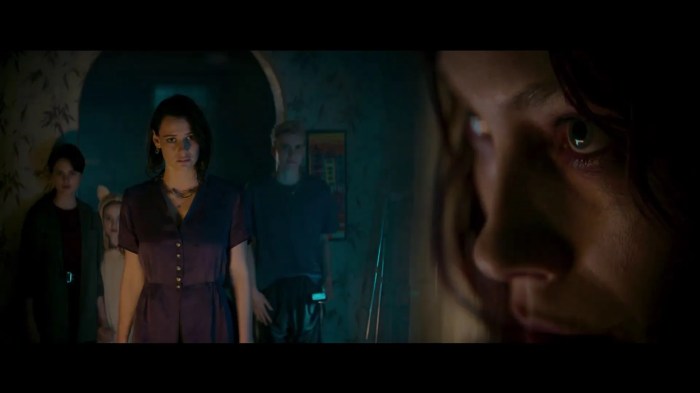 Missed screengrabs horrifying bloody disgusting Evil dead rises red band trailer features a violent scene i cant stop thinking about