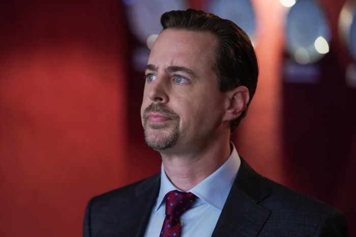 Ncis sean murray praises the current cast as the series hits 450 episodes