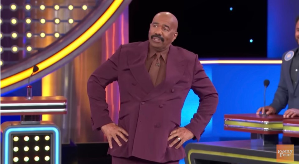 Family feuds steve harvey delivers hilarious rooster impersonation after contestants language mix up