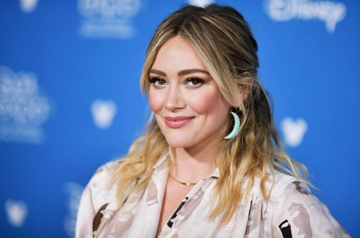 Josh radnor on how i met your father hilary duff says theyve had exchanges