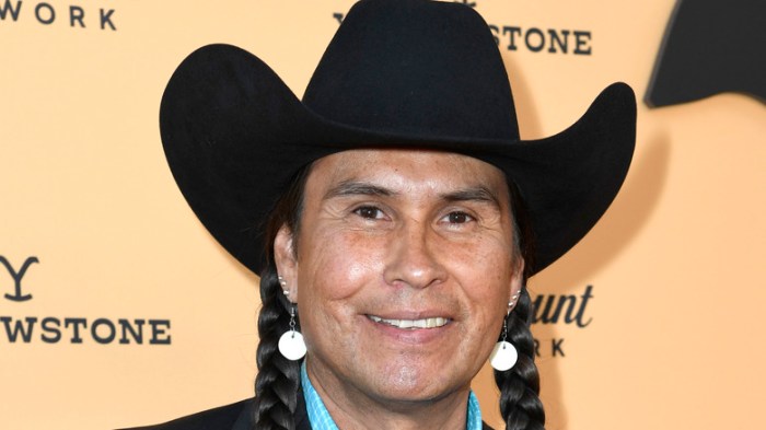 Yellowstone star mo brings plenty talks importance of serving as american indian affairs coordinator for taylor sheridans westerns