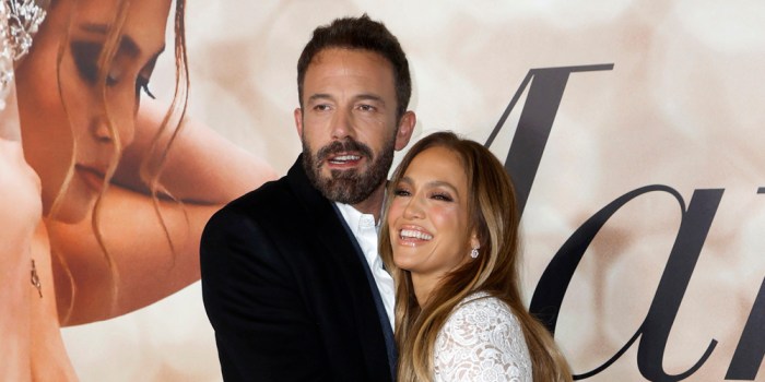Jlo yelled at ben affleck in the dunkin donuts ad and twitter is having grammy flashbacks