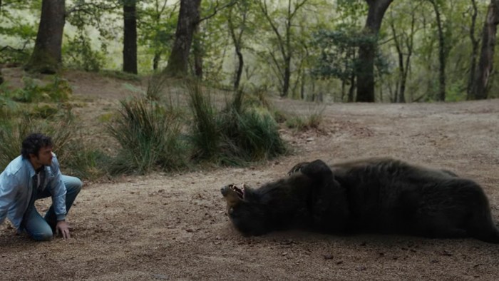 Elizabeth banks talks cocaine bear jurassic park influences and more