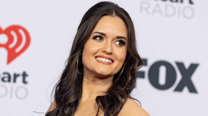 Danica mckellar celebrated the wonder years 35th anniversary with adorable throwback pics and a gaf shoutout