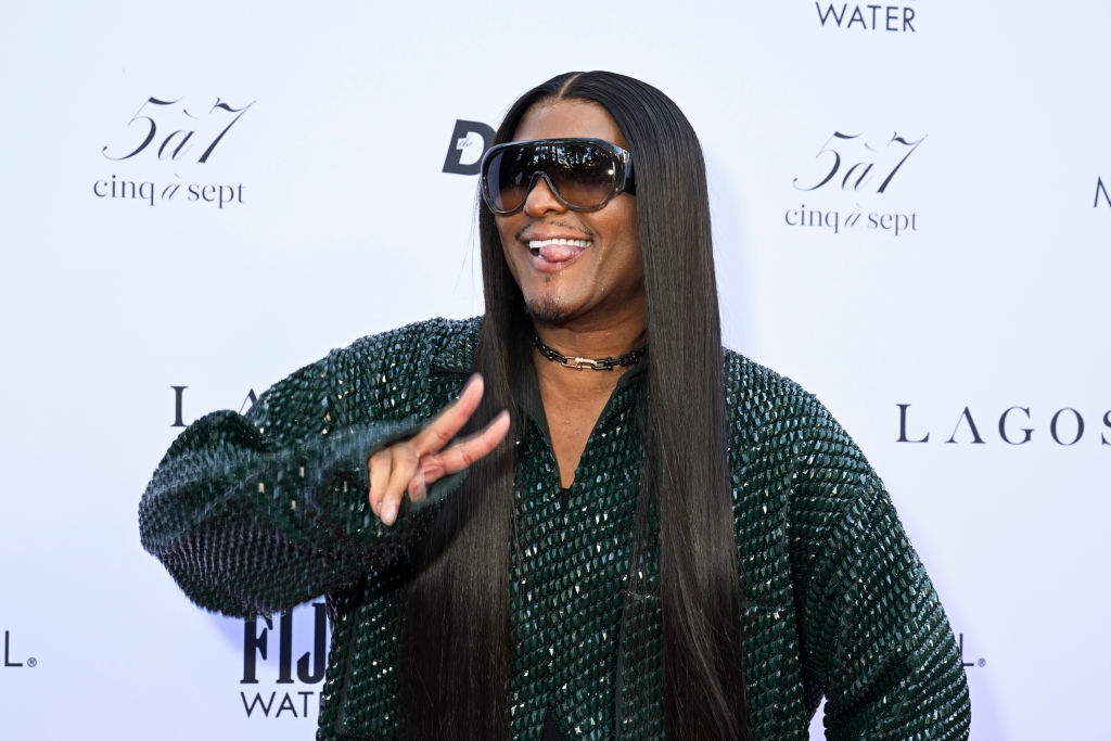 No zendaya didnt do law roach dirty during that viral fashion show moment he explains what happened