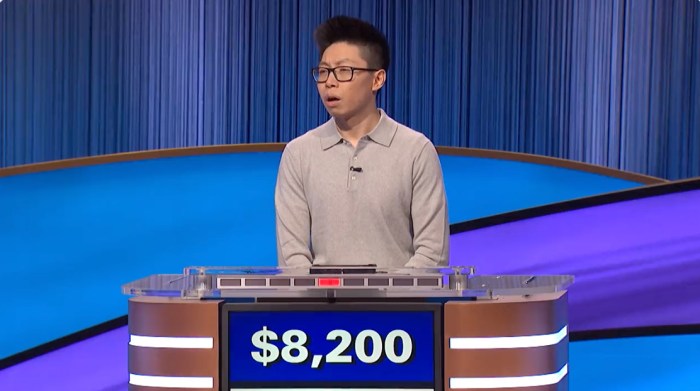 Jeopardys ken jennings defends himself against accusations that he gave a contestant a hint and misspoke during a clue reading