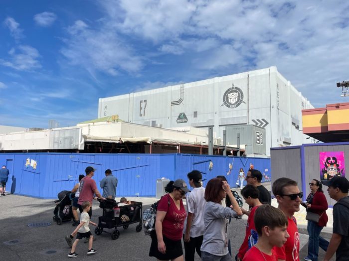 Will universal orlando ban smoking in the parks