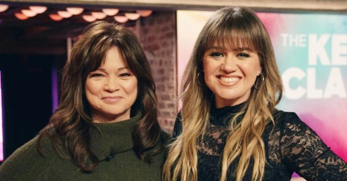 Kelly clarkson had an amazing message for valerie bertinelli after a twitter troll body shamed her